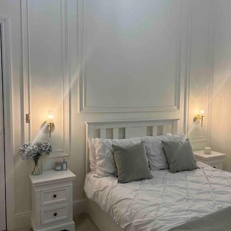 Victorian Stay In Ocean Village Southampton Eksteriør billede
