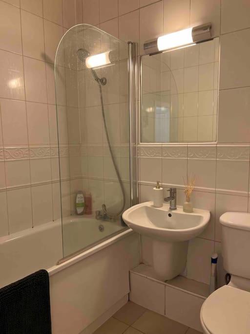 Victorian Stay In Ocean Village Southampton Eksteriør billede
